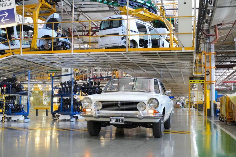 FOTO: El Torino 380w en Fábrica Santa Isabel.