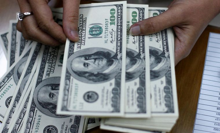 FOTO: El dólar "blue" subió $13 en un día. (Foto: archivo)