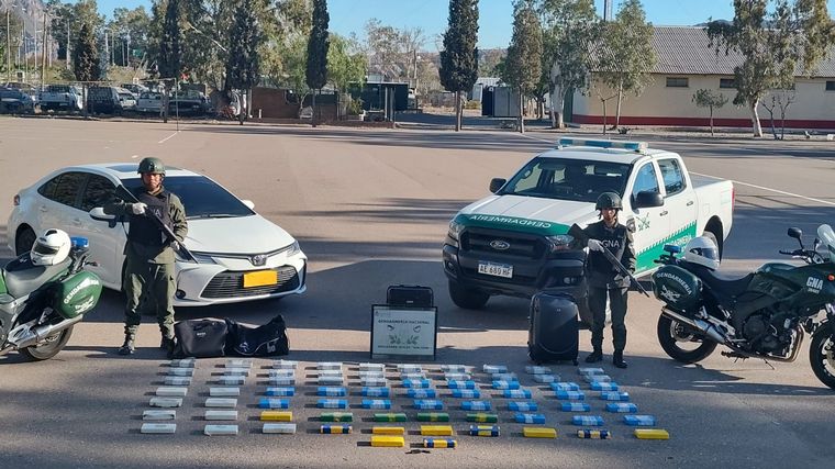 FOTO: Secuestran 76 kilos de cocaína que viajaban desde Mendoza a Córdoba. (Gendarmería)