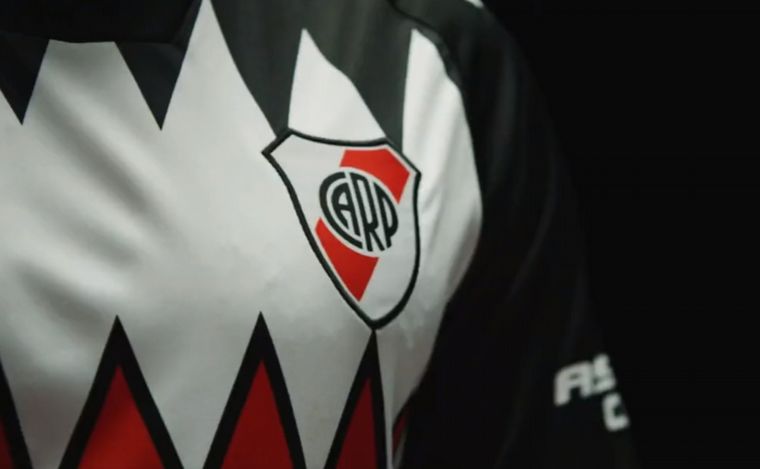 FOTO: River Plate presentó su nueva camiseta alternativa (Foto: Adidas).