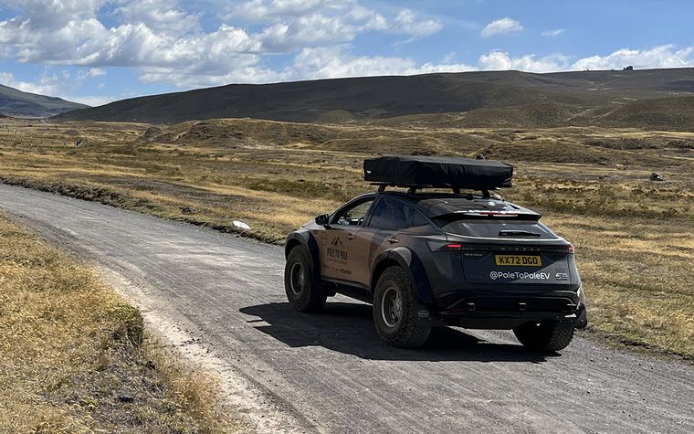De Polo a Polo, el Nissan Ariya cruza la línea del Ecuador