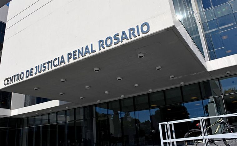 FOTO: Prisión preventiva para acusados de extorsión a dueño de lotería en Rosario.