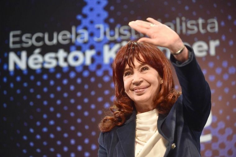 FOTO: CFK reapareció en público en un acto sin Massa.