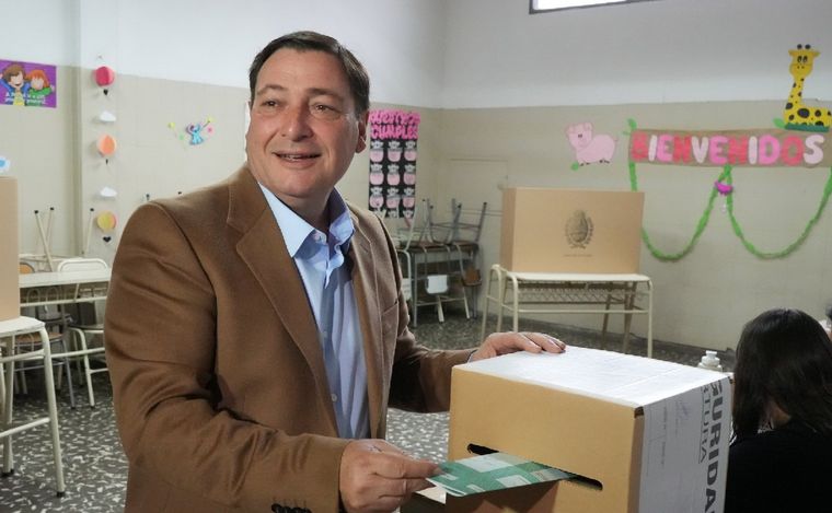 FOTO: Votó Omar Parisi, candidato a gobernador del peronismo en Mendoza. (@ParisiOmar)