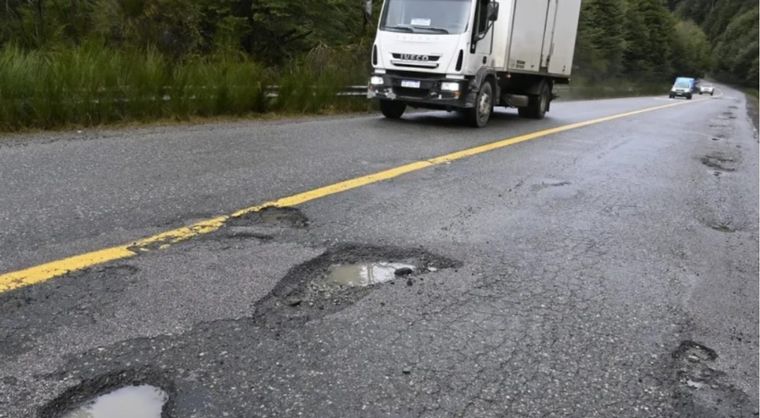 FOTO: Bariloche: Cortés dijo que cerraría el paso de camiones de Chile (Foto: Chino Leiva)