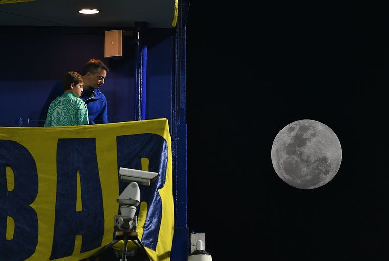 FOTO: Los hinchas de Boca esperan por el partido ante Palmeiras.