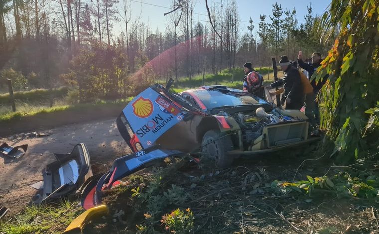 Fuerte golpe del Hyundai de Lappi en el SS1 Pulpería del Rally de Chile