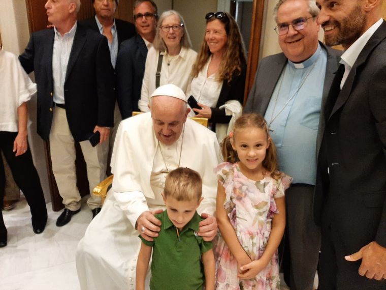 FOTO: El Papa, junto a la delegación de cordobeses en la residencia de Santa Marta.