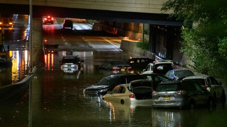 FOTO: Nueva York declara el Estado de Emergencia: calles inundadas por las tormentas