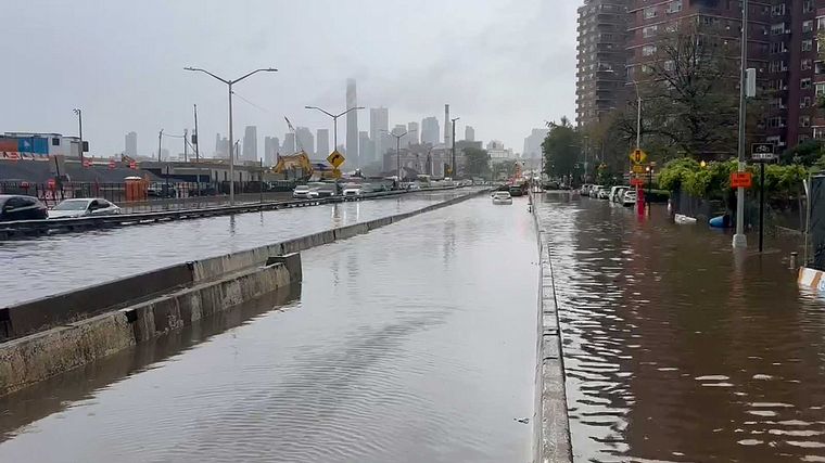 Nueva York declara el Estado de Emergencia: calles inundadas por las tormentas