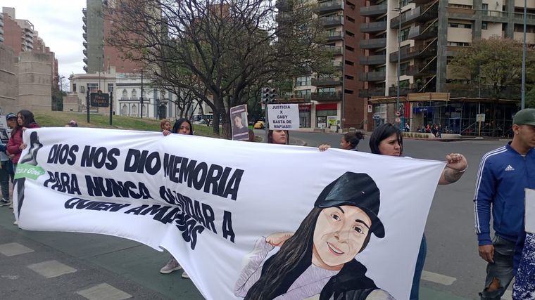 FOTO: Marcharon para exigir justicia por Gabriela Pérez. (Gonzalo Carrasquera/Cadena 3)