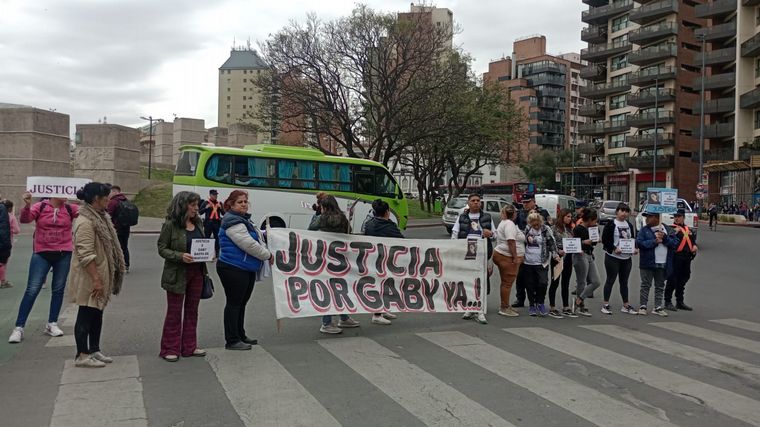 FOTO: Marcharon para exigir justicia por Gabriela Pérez. (Gonzalo Carrasquera/Cadena 3)