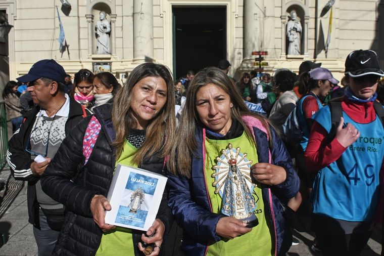 FOTO: Cientos de miles de fieles peregrinaron este sábado a la basílica de Luján.
