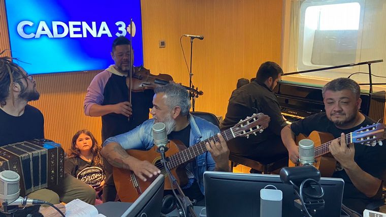 La Callejera, puro folclore en Rony en Vivo.