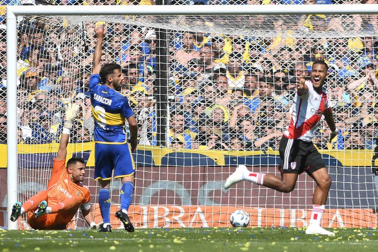 FOTO: Salomón Rondón festeja el primer gol de River.