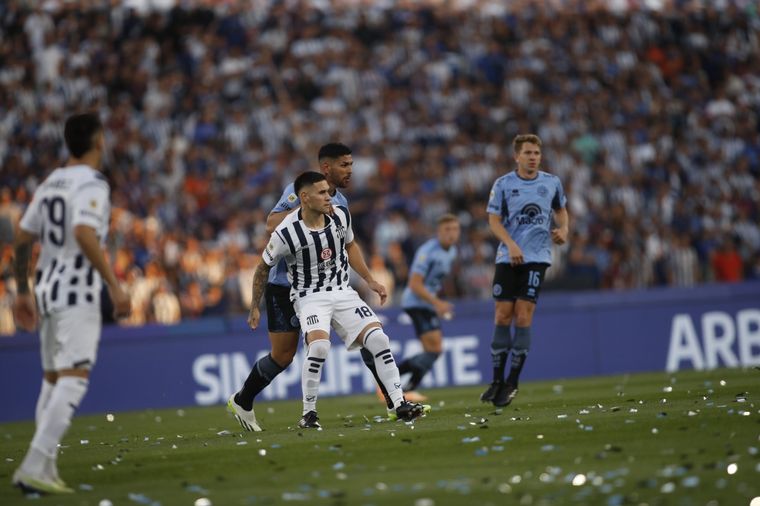 FOTO: Talleres y Belgrano se enfrentan en el Kempes en un nuevo clásico.
