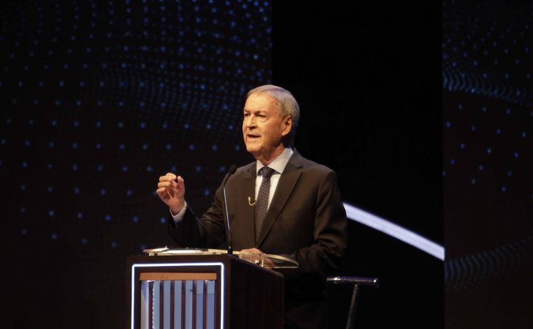 Los candidatos presidenciales, en el primer debate.