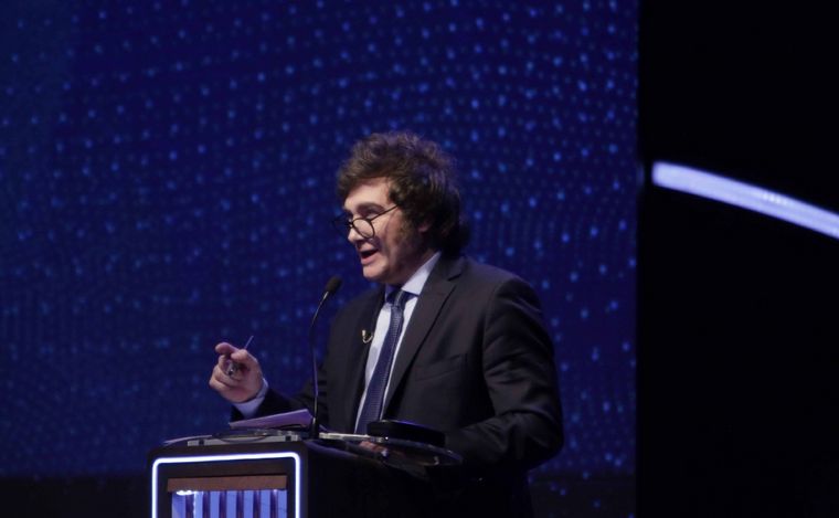 Los candidatos presidenciales, en el primer debate.