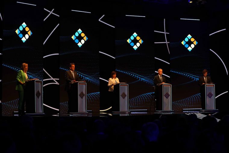 FOTO: Los candidatos presidenciales, en el primer debate.