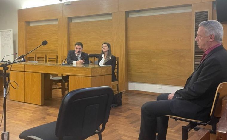 Gustavo Marchetti, en el banquillo.