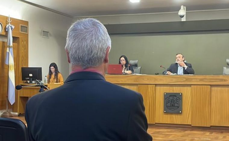 Gustavo Marchetti, en el banquillo.