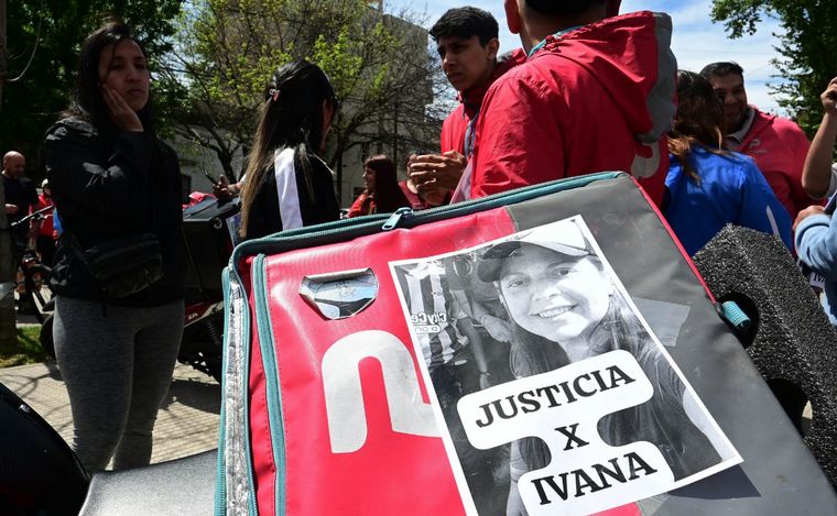 FOTO: Dos sospechosos por el crimen de Ivana post clásico: familiares piden justicia.