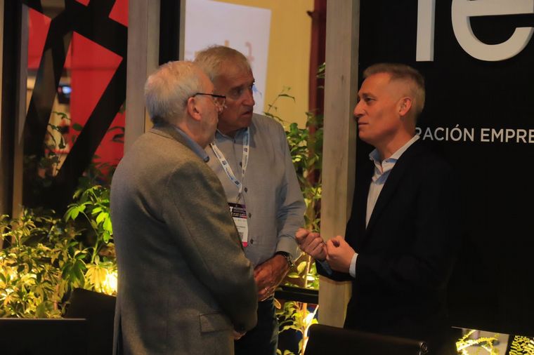 Carlos Paz firmó convenio con FEHGRA y ASHOGA.