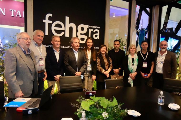 Carlos Paz firmó convenio con FEHGRA y ASHOGA.