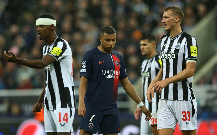 FOTO: Mbappé, derrotado ante un gran partido de Newcastle.
