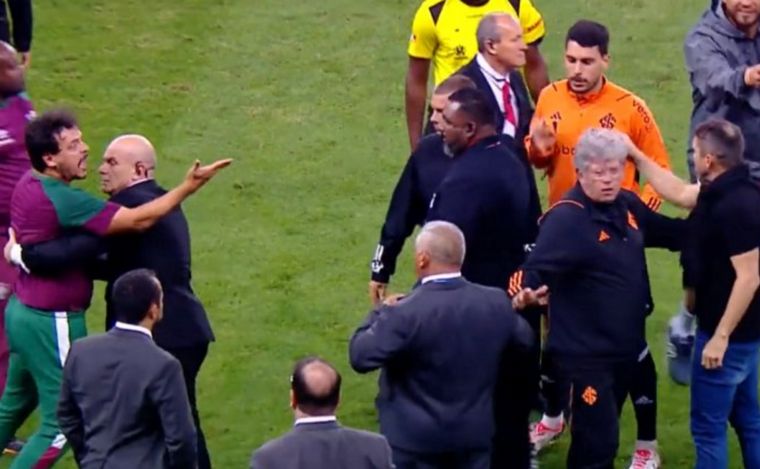 Tenso cruce entre Coudet y el DT de Fluminense
