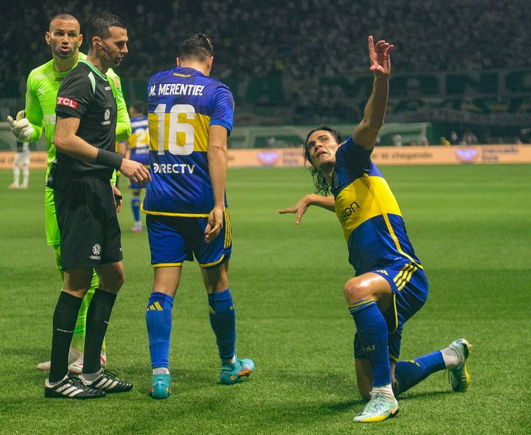 FOTO: Cavani celebra su gol ante Palmeiras.