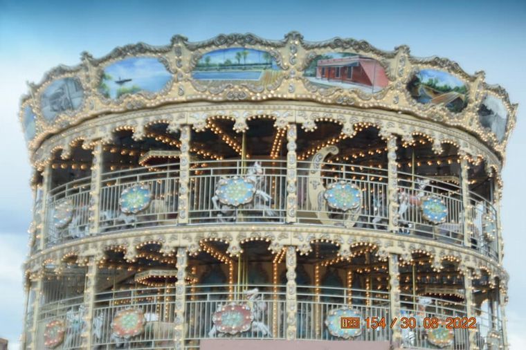FOTO: El Carrusel único en el mundo está en San Lorenzo y deslumbra a chicos y grandes