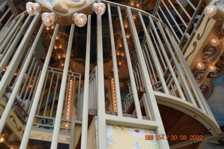 El Carrusel único en el mundo está en San Lorenzo y deslumbra a chicos y grandes