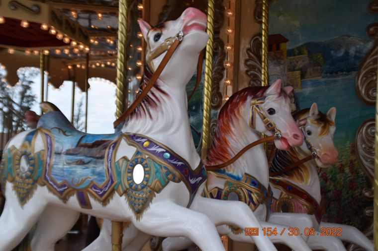 El Carrusel único en el mundo está en San Lorenzo y deslumbra a chicos y grandes
