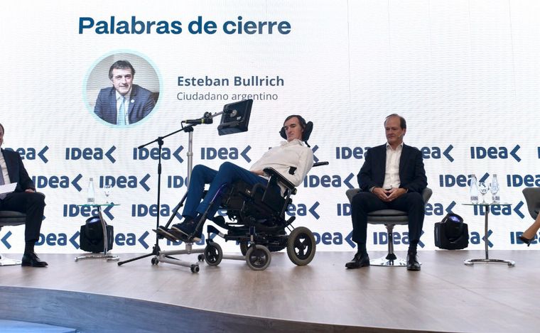 Esteban Bullrich participó del Coloquio de Idea.