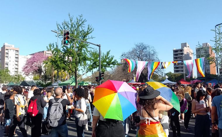 FOTO: Se realiza una nueva marcha del Orgullo en Rosario este sábado.