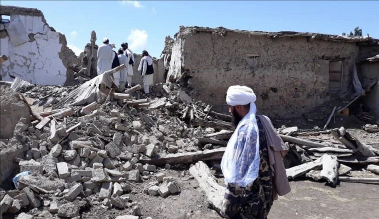 FOTO: Al menos 2.000 muertos por un terremoto en Afganistán
