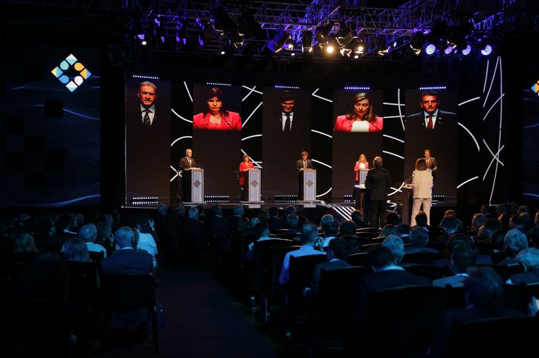 FOTO: Con Massa como blanco, los candidatos propusieron reformas para la producción