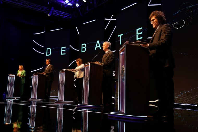 FOTO: Los candidatos, en el segundo debate presidencial.