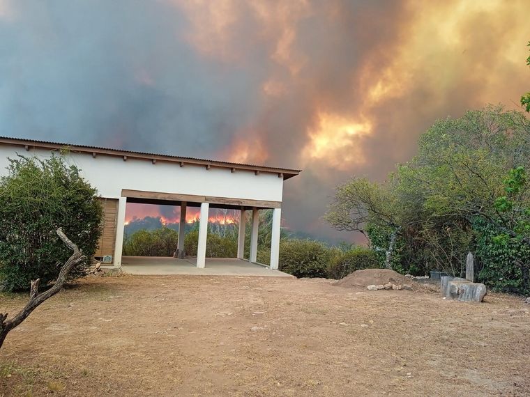 FOTO: Fuego en Punilla: piden autoevacuar la zona alta de Icho Cruz
