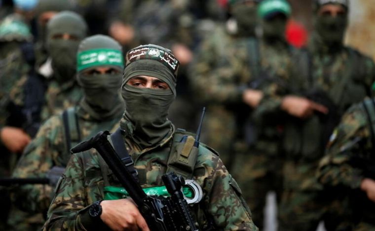 FOTO: Hamás amenaza con matar rehenes si Israel no cesa ataques aéreos sobre civiles