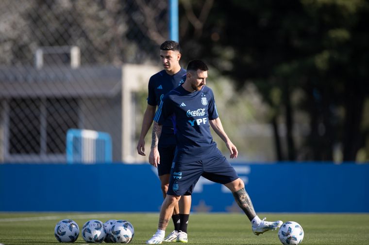 Lionel Messi, en el entrenamiento albiceleste (Foto: @Argentina)
