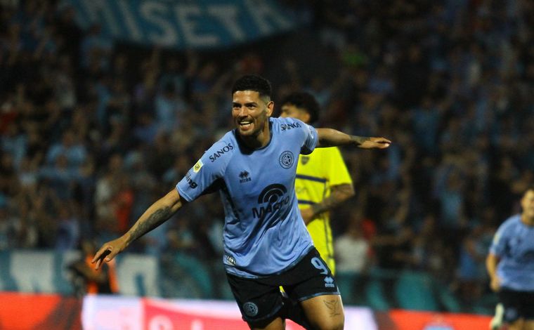 FOTO: Belgrano recibe a Boca en partido de locura
