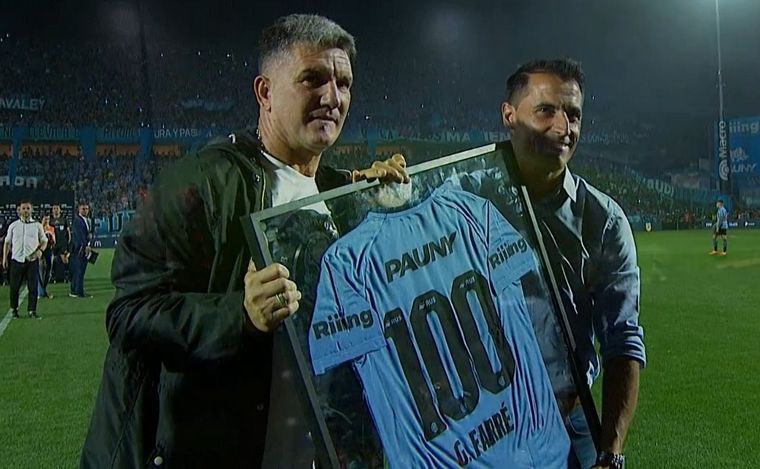 El presidente de Belgrano junto con el DT, Guillermo Farré.