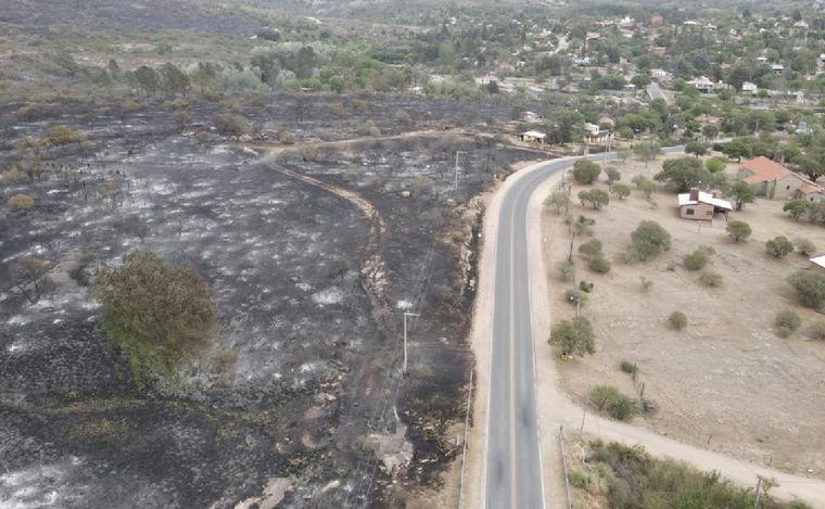 Así quedó Cabalango tras el paso del fuego. (Foto: Daniel Cáceres/Cadena 3)