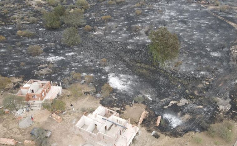 Así quedó Cabalango tras el paso del fuego. (Foto: Daniel Cáceres/Cadena 3)