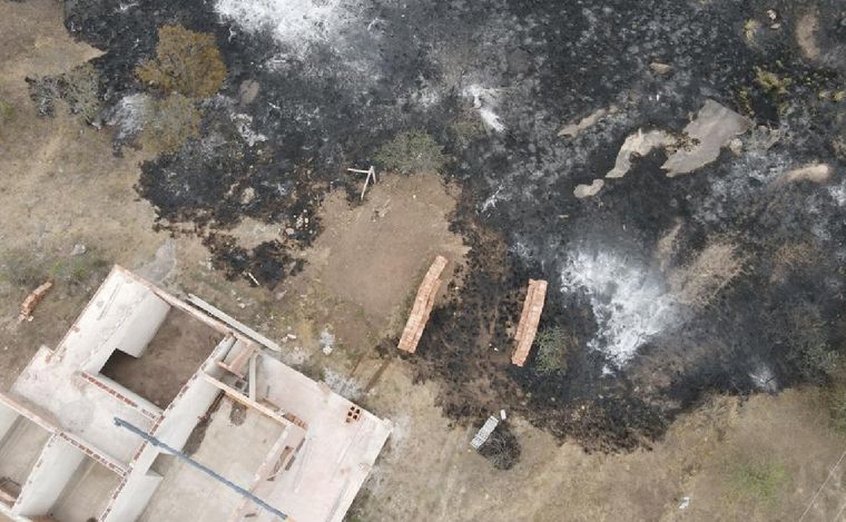 Así quedó Cabalango tras el paso del fuego. (Foto: Daniel Cáceres/Cadena 3)