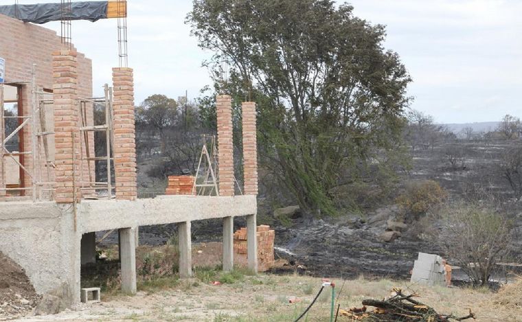 Así quedó Cabalango tras el paso del fuego. (Foto: Daniel Cáceres/Cadena 3)