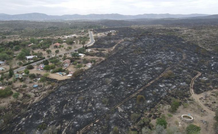 Así quedó Cabalango tras el paso del fuego. (Foto: Daniel Cáceres/Cadena 3)
