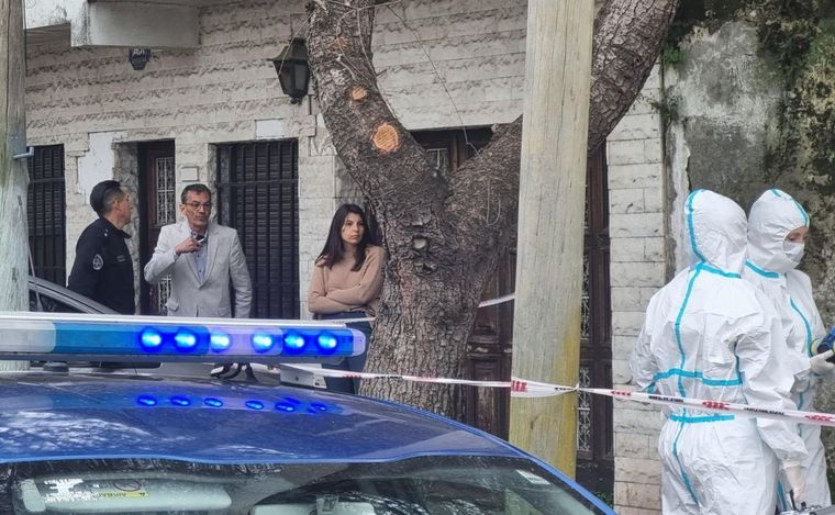 El fiscal Bianchini en el allanamiento. Hallaron el cuerpo de la mujer desaparecida.